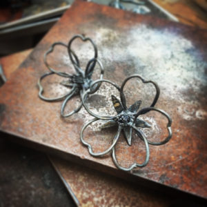 鉄の桜、製作過程。線表現の花。