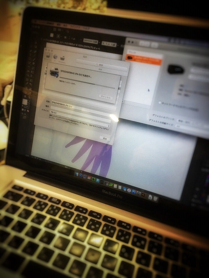 設定中のMacbook。