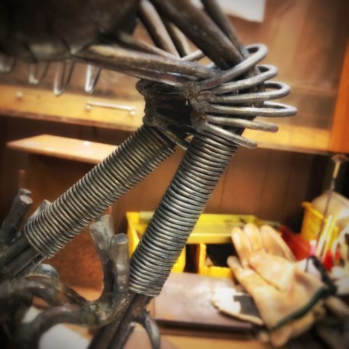 膨らんでいる表現としては、こちらの方が全体になじむ感じなので、こちらを採用した。漫画で言うところの「スピード線」に似てる?