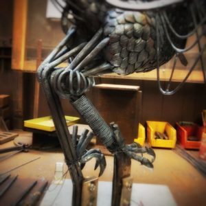 逆膝のような、人でいうとくるぶしにあたる部分の装飾。膨らんでいる感じにしたくてやってみたけど、この感じはいただけなかった。