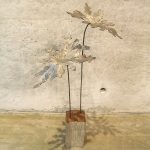 パパイヤの葉と鉄塊を組み合わせたアートオブジェ作品です。