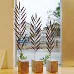 エレガンスヤシの葉をデフォルメした鉄のアートオブジェ。