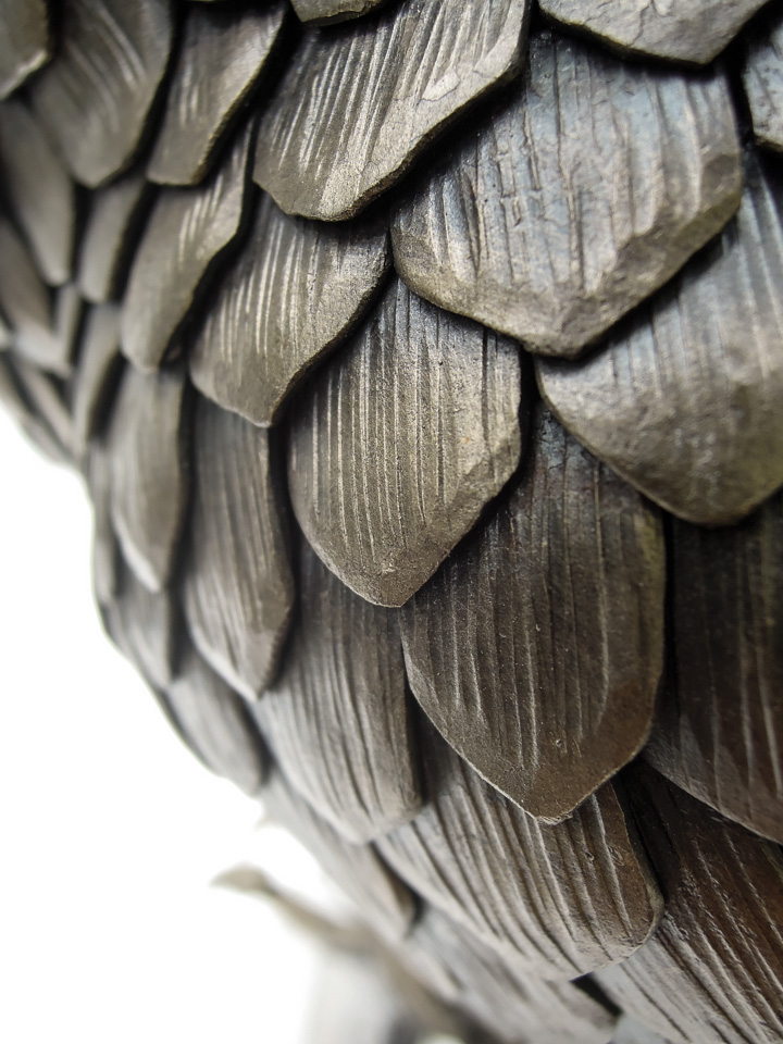 鍛鉄で伝説の生物を制作した幻想的鉄生物 L-Febシリーズ「鳳凰＿鳳」ボディの写真。ボディは鱗で覆われています