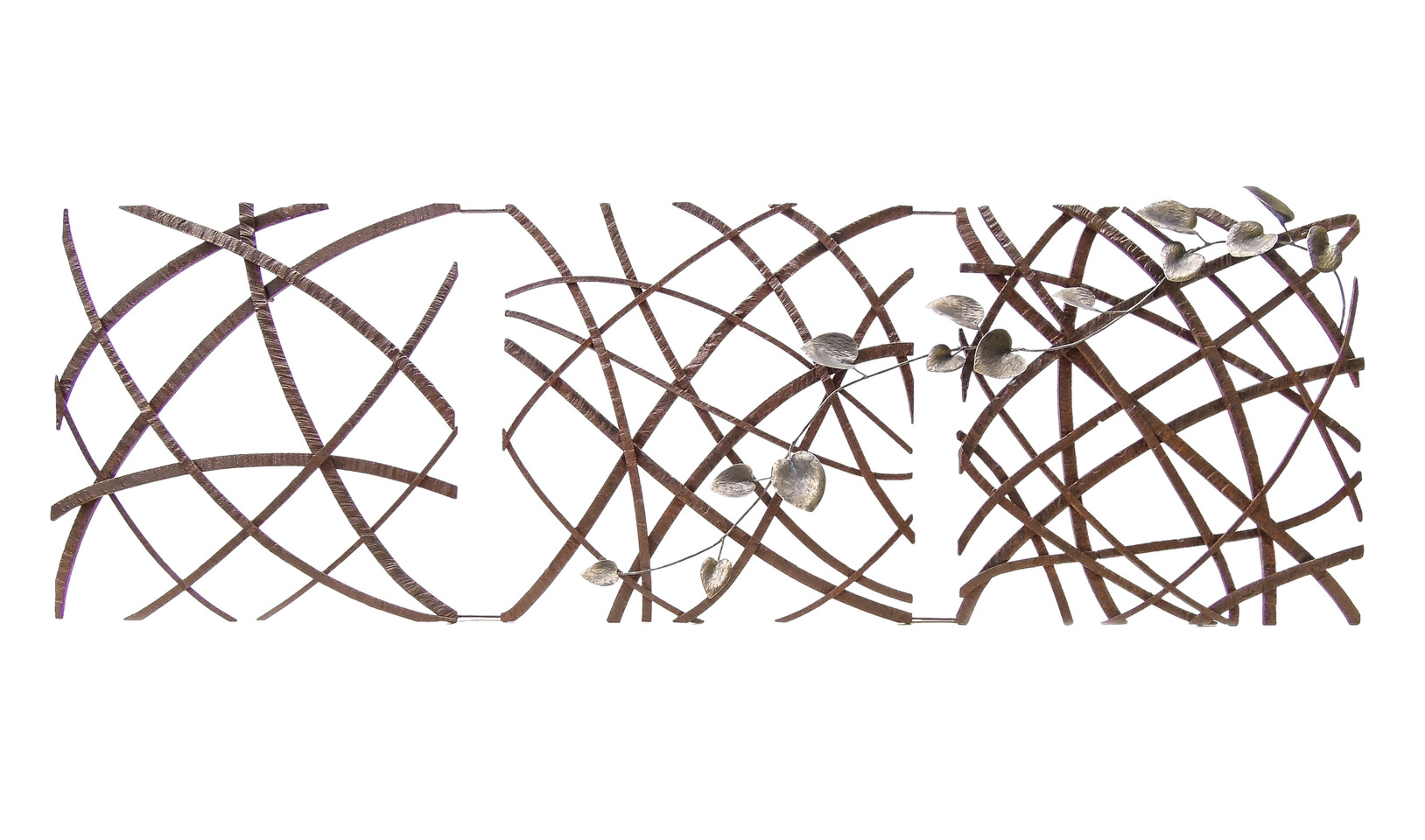 風の流れを模したラインを3枚のプレートで展開し、カンガルーアイビーが寄り添う鍛鉄アートの作品です。全体写真。