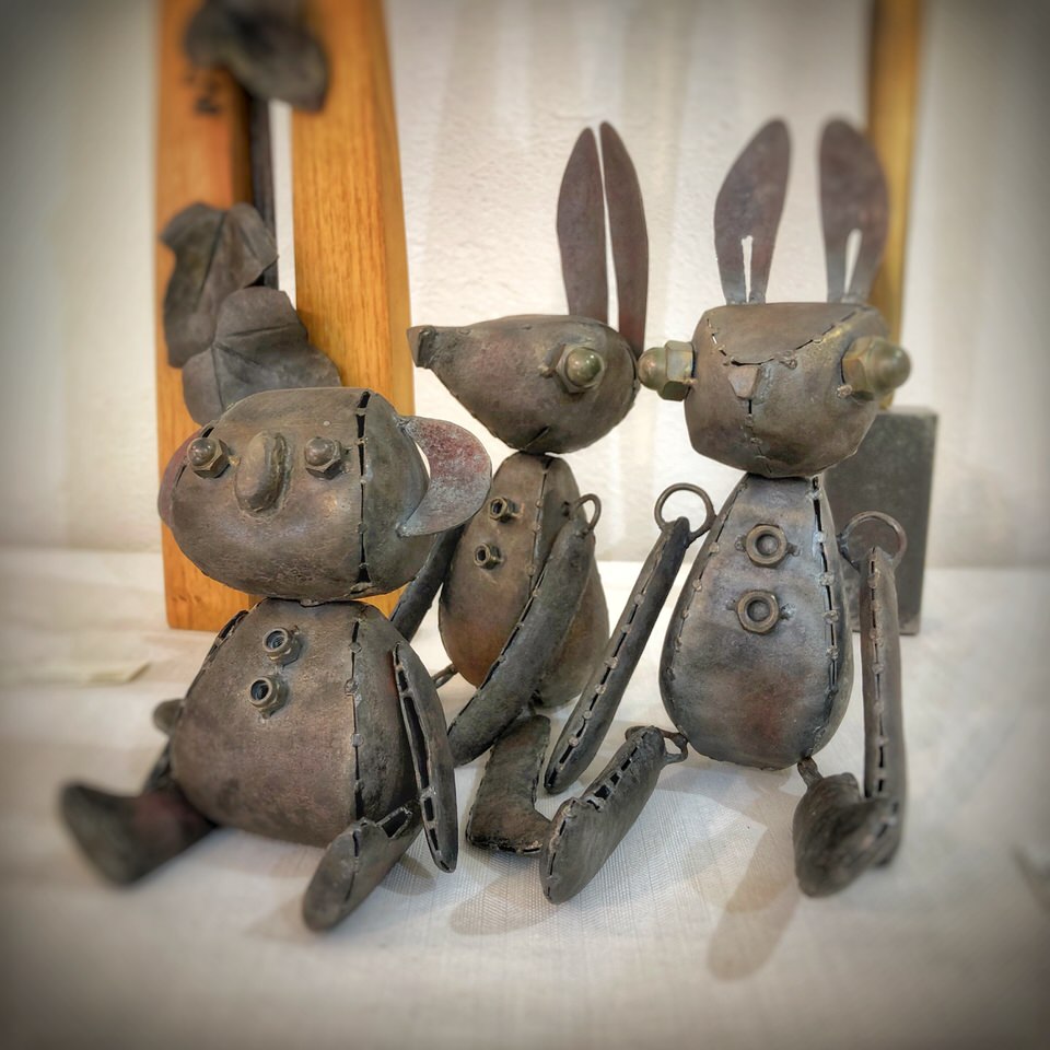 葉山ギャラリーTiptoe 鉄の仕事 江口真代+r展 出品作品 テツグルミシリーズ「鉄ウサギ 鉄コアラ 」